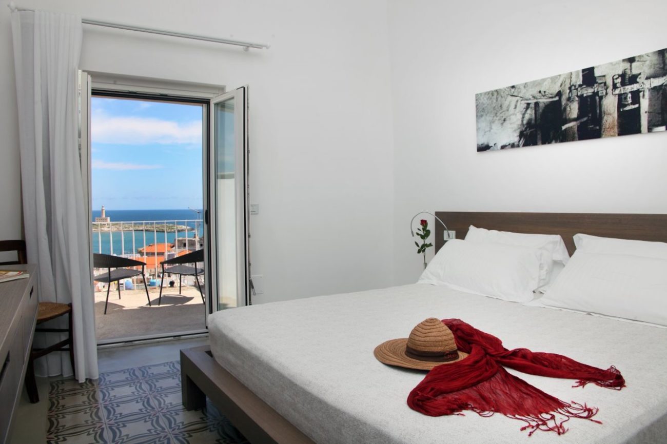 Il Baluardo, double room deluxe with sea view at B&B Dimora del Dragone in Vieste